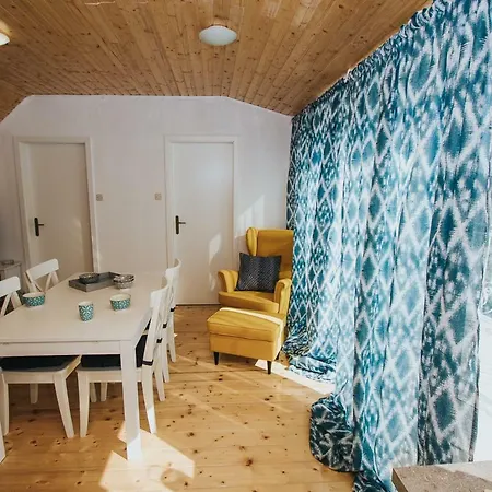 The Lakeview Chalet *