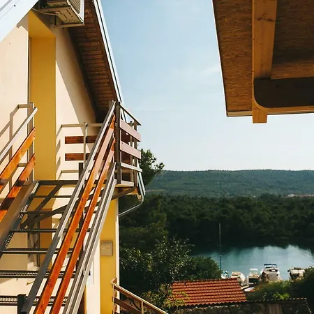 The Lakeview Chalet *
