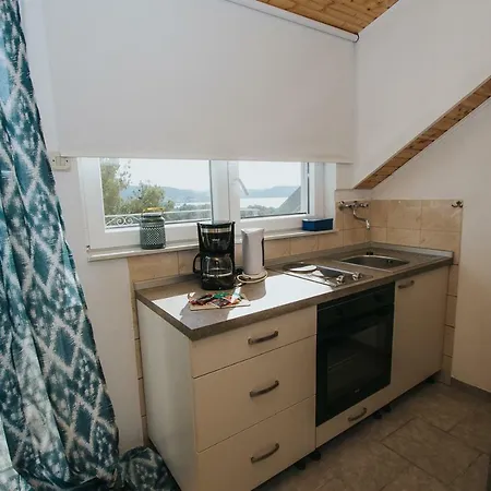 The Lakeview Chalet Apartment