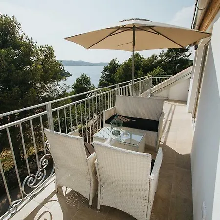 The Lakeview Chalet