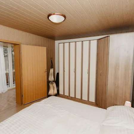 The Lakeview Chalet Apartment *
