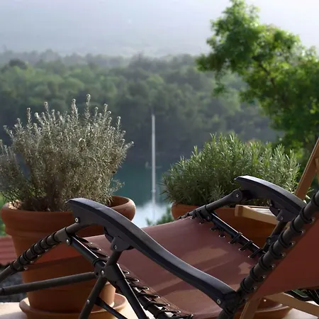 The Lakeview Chalet Apartment