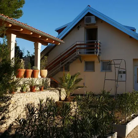 The Lakeview Chalet *